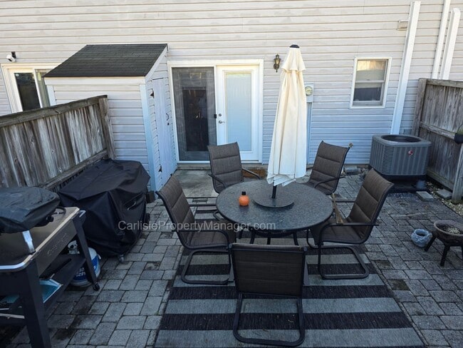 Photo - 2-Bedroom Townhouse w Fenced Patio, Off-Street Parking, and Easy Commute