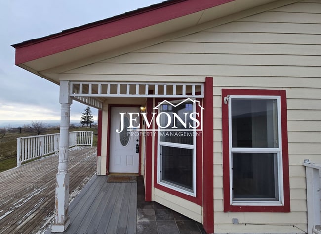 Photo - Coming soon! Comfortable Selah Residence with Open Living Space and Easy Commuter Access