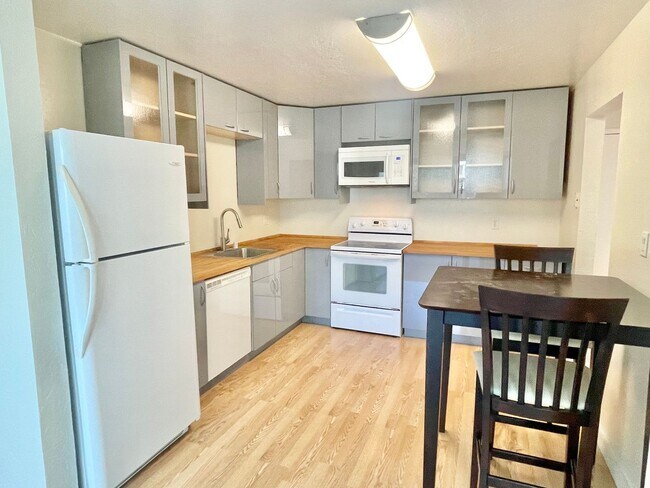Photo - Light Filled, Pristine 1br/1Ba Condo w/Par...