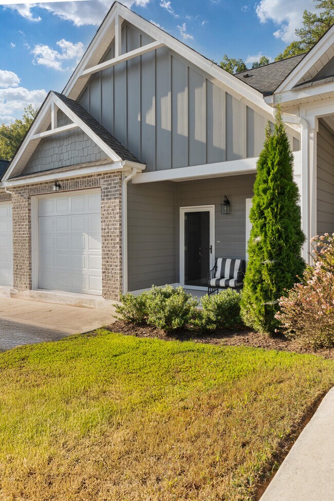 Building Photo - 524 NE Bellingham Dr Rental