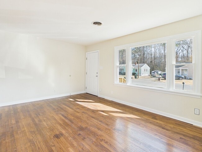 Photo - 954 Kingsway Rd