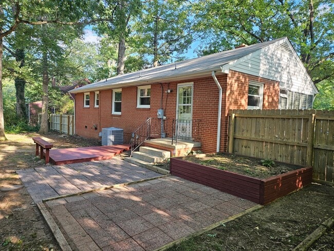 Photo - 5712 Jahnke Rd