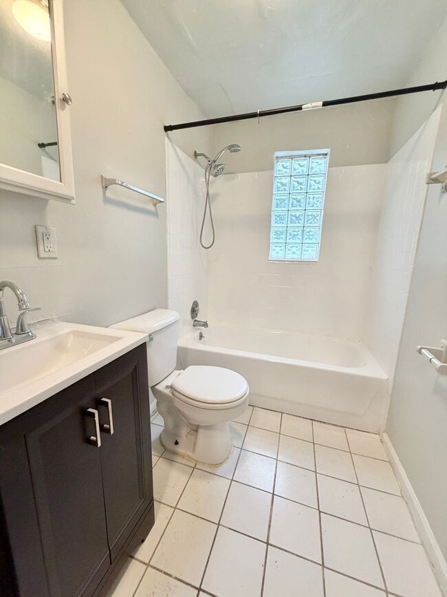 Photo - 949 Adams St Unit 949-3