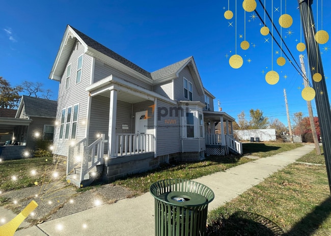 Building Photo - 424 E 10th St Unit 1