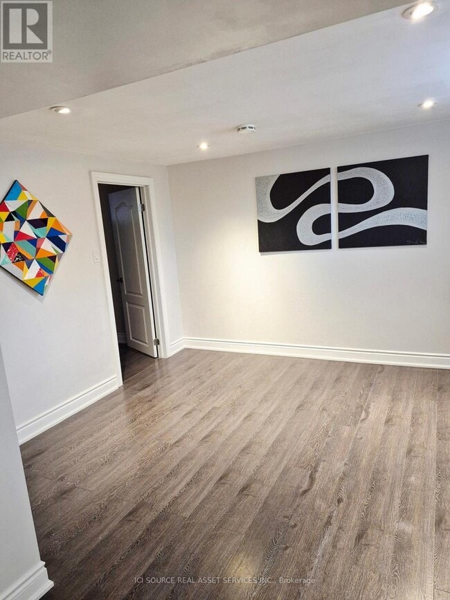 Photo - 111 Haileybury Dr