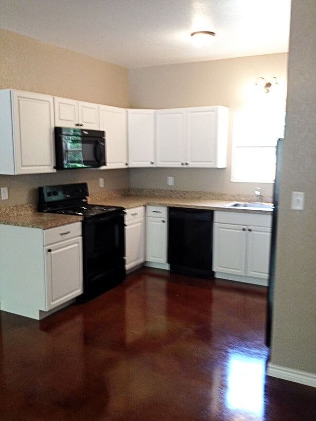 Photo - 1080 W Oak St Unidad 102