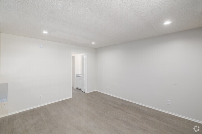 1BR, 1BA - 520SF - Living Room