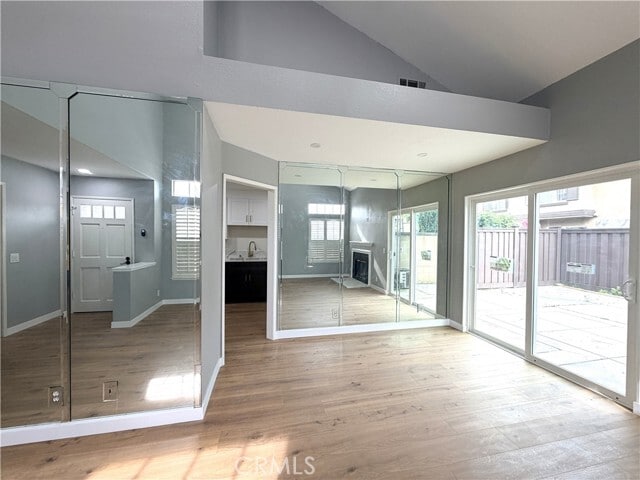 Photo - 1187 E 223rd St