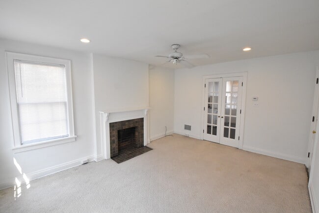 Photo - 52 Thurman Ave Unidad C