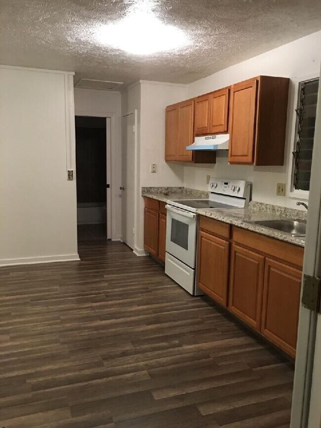 232 Oe St Unit A:  A 1-Bdrm/1-Bath Cottage (Open Parking)