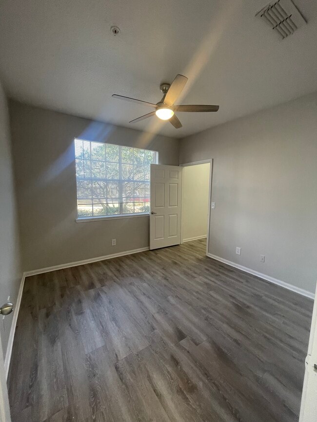 Colonnade at Regency Apartments For Rent in Jacksonville, FL