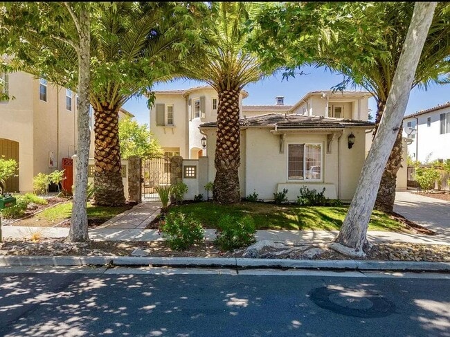 Building Photo - 2520 Club Dr Rental