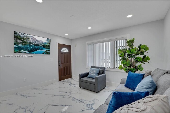 Photo - 895 W 39th Pl