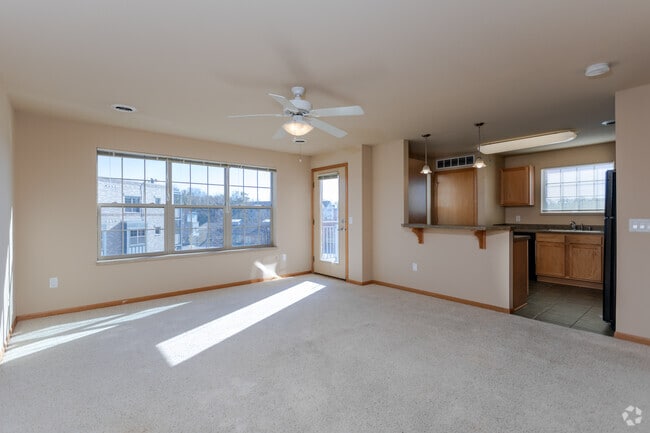 2BR, 2BA - 1,045SF