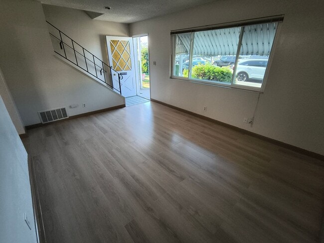 Building Photo - EBN T 22274 - 22278 Unit 22274