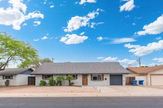 9 E Del Rio Dr