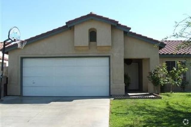 Building Photo - 1901 Calla Lily Dr Rental