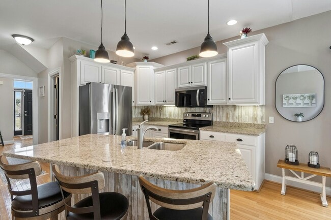 Building Photo - 42 St Annes Ct