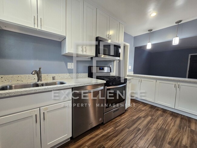 Photo - Beautiful 2/2 Duplex with Large Yard, Washer and Dryer and AC - Walk to Valley Fair