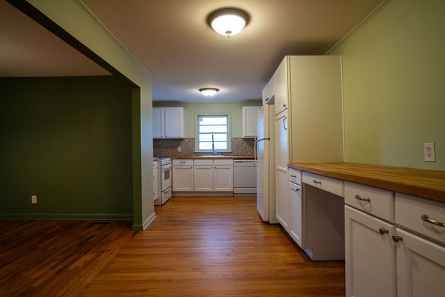 Photo - 2063 Delano Dr NE