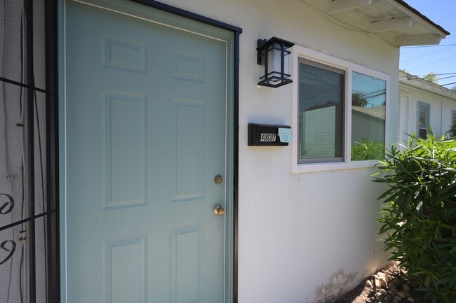 4833-39 Del Monte Ave Unidad 4837.5