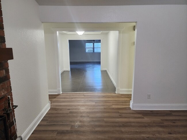 Photo - 807 S Jones Ln