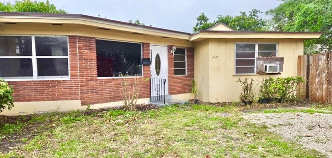 Building Photo - 2325 Johnson St