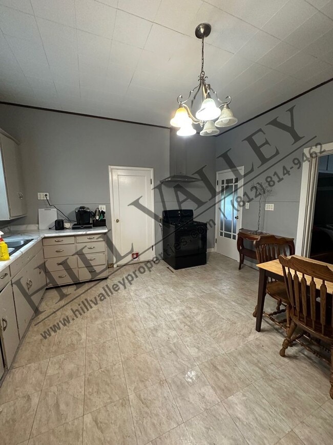 Photo - 3 Bedroom, 1.5 Bathroom Home