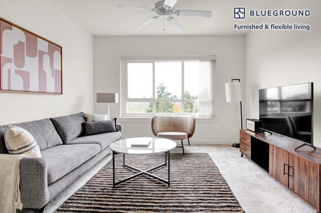 Building Photo - 362 Bellevue Way NE Rental