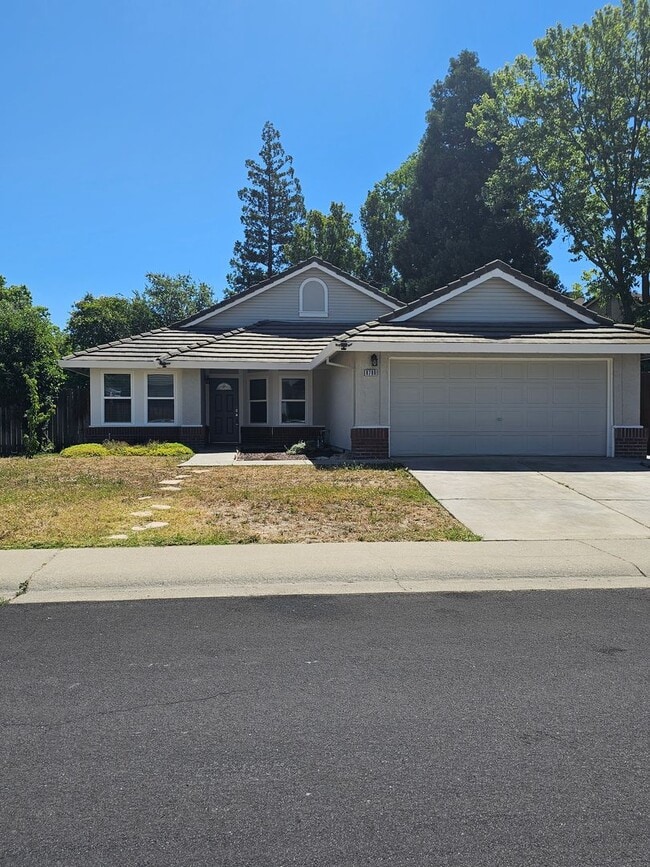 Beautiful Newly Remodeled Home Available Now! - Beautiful Newly Remodeled Home Available Now!
