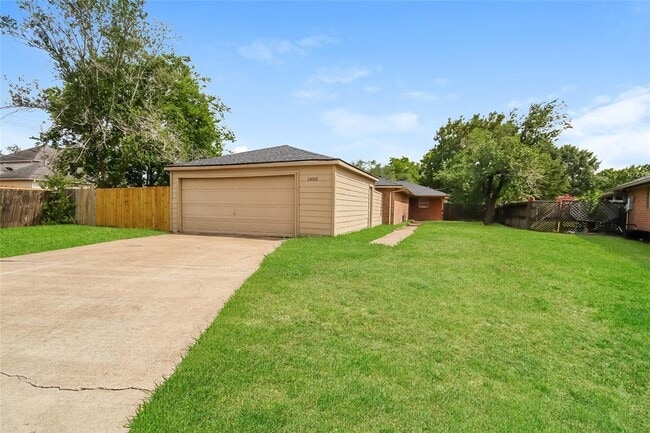 Photo - 14003 Apple Dr House