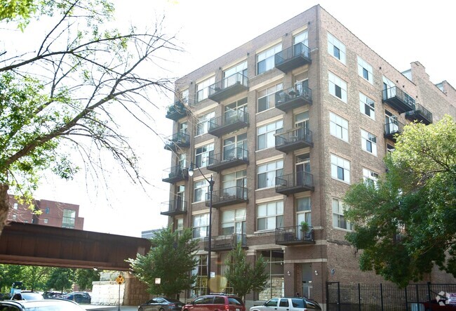 Building Photo - 1528 S Wabash Ave Unit 510 Rental