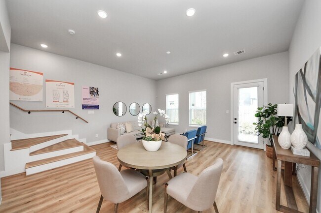 Photo - 5811 Francis Oak Ln