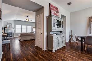 Photo - 305 Highland Glen Trail