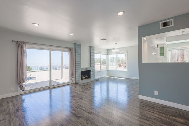 738 Galaxy Heights Dr
