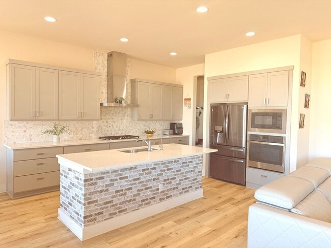 Photo - 1832 Indian Apple Wy