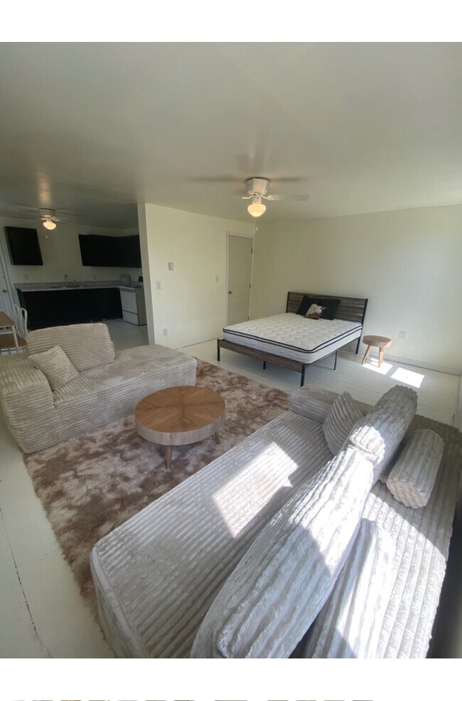 Photo - 501 N State Line St Apartments Unit Suite 3