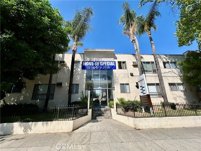 Building Photo - 14823 Gilmore St Unit 106W