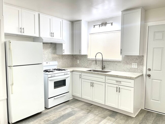 Photo - 319 S Alessandro St Unidad B