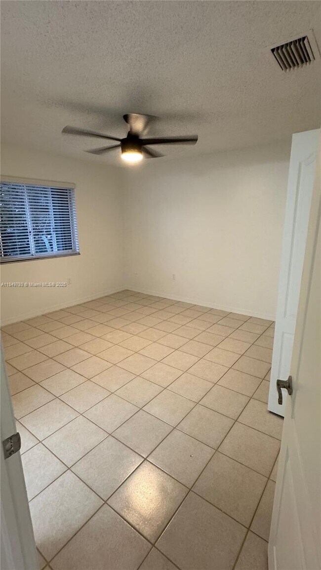 Photo - 1270 W 42nd St Unit A202