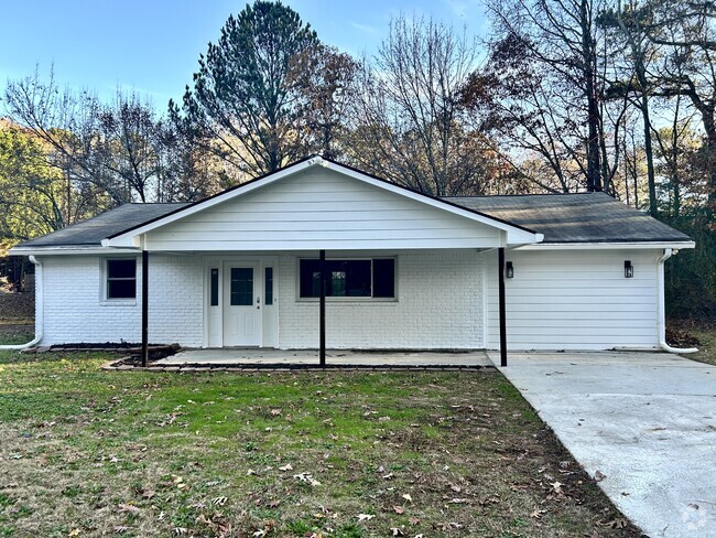 Exterior freshly painted - 2162 Fence Rd Rental