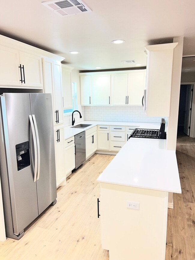 Photo - 1615 Iowa St