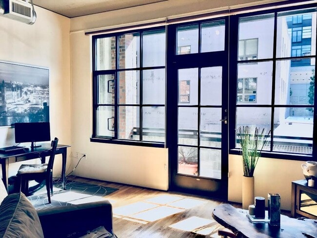 Building Photo - 408 NW 12th Ave