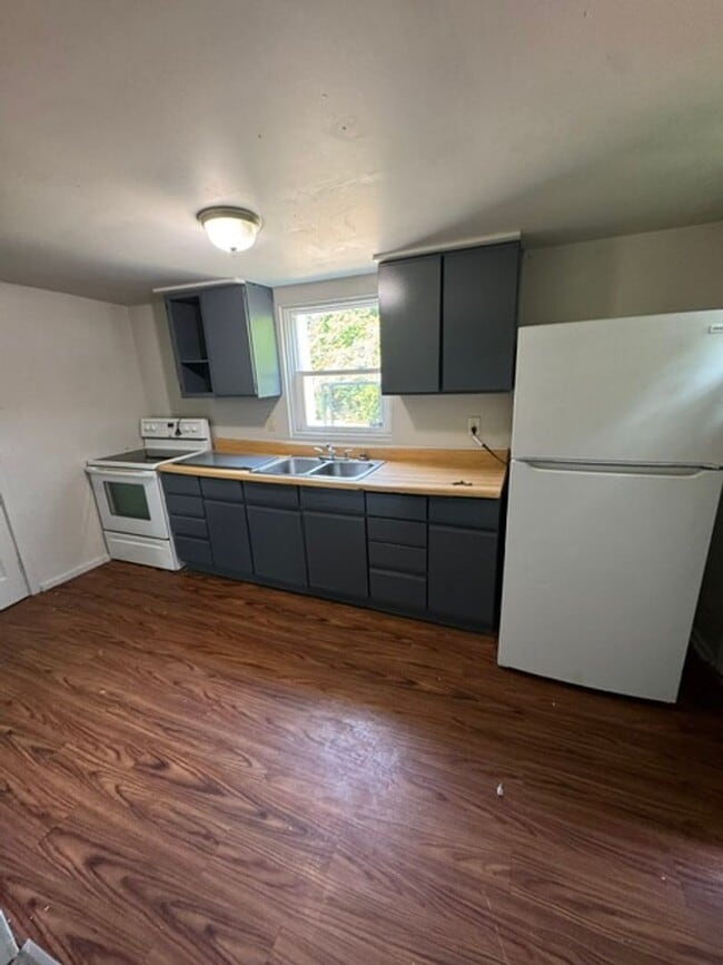 Photo - 716 Baxter St Unit APT. 2