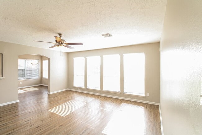 Photo - 304 Cedar Branch Dr