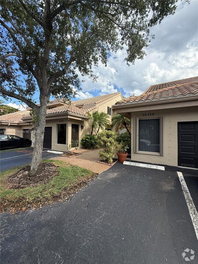 Building Photo - 16318 Malibu Dr Rental