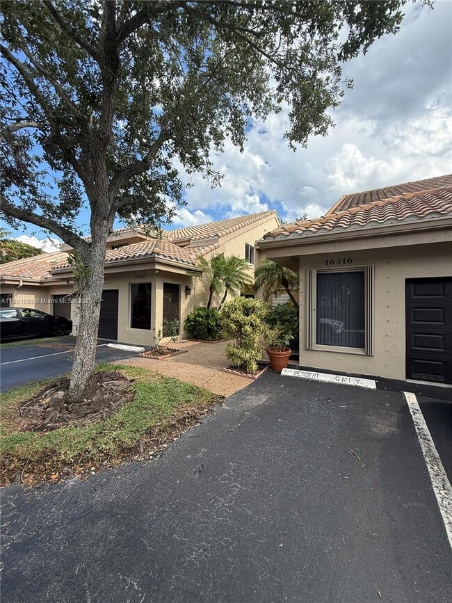 Photo - 16318 Malibu Dr Townhome