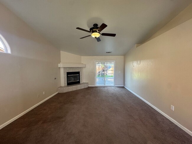 Photo - Spacious Northwest Bakersfield Home!