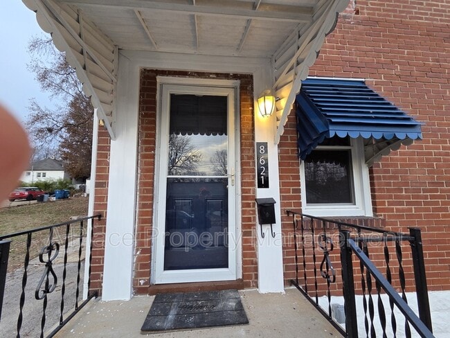 Photo - 8621 Hume Ave