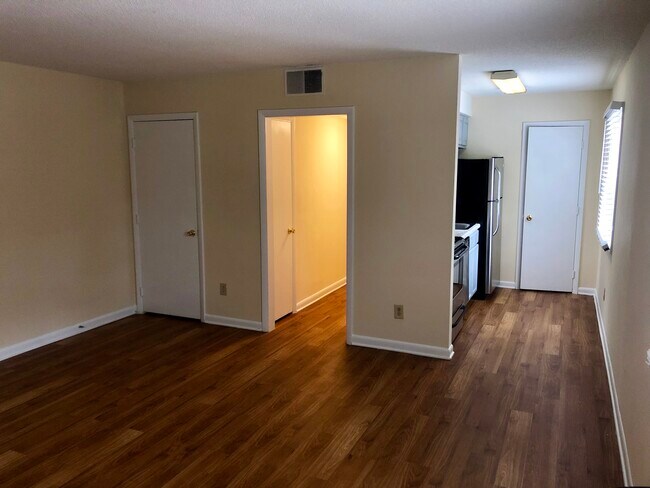 Photo - 900 Moses Ct